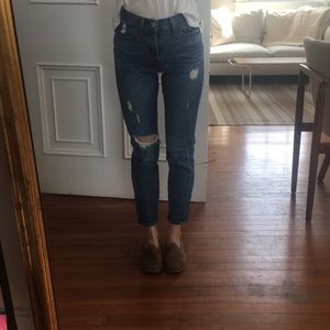 Levi's Women's Cropped Jeans in Distressed Blue